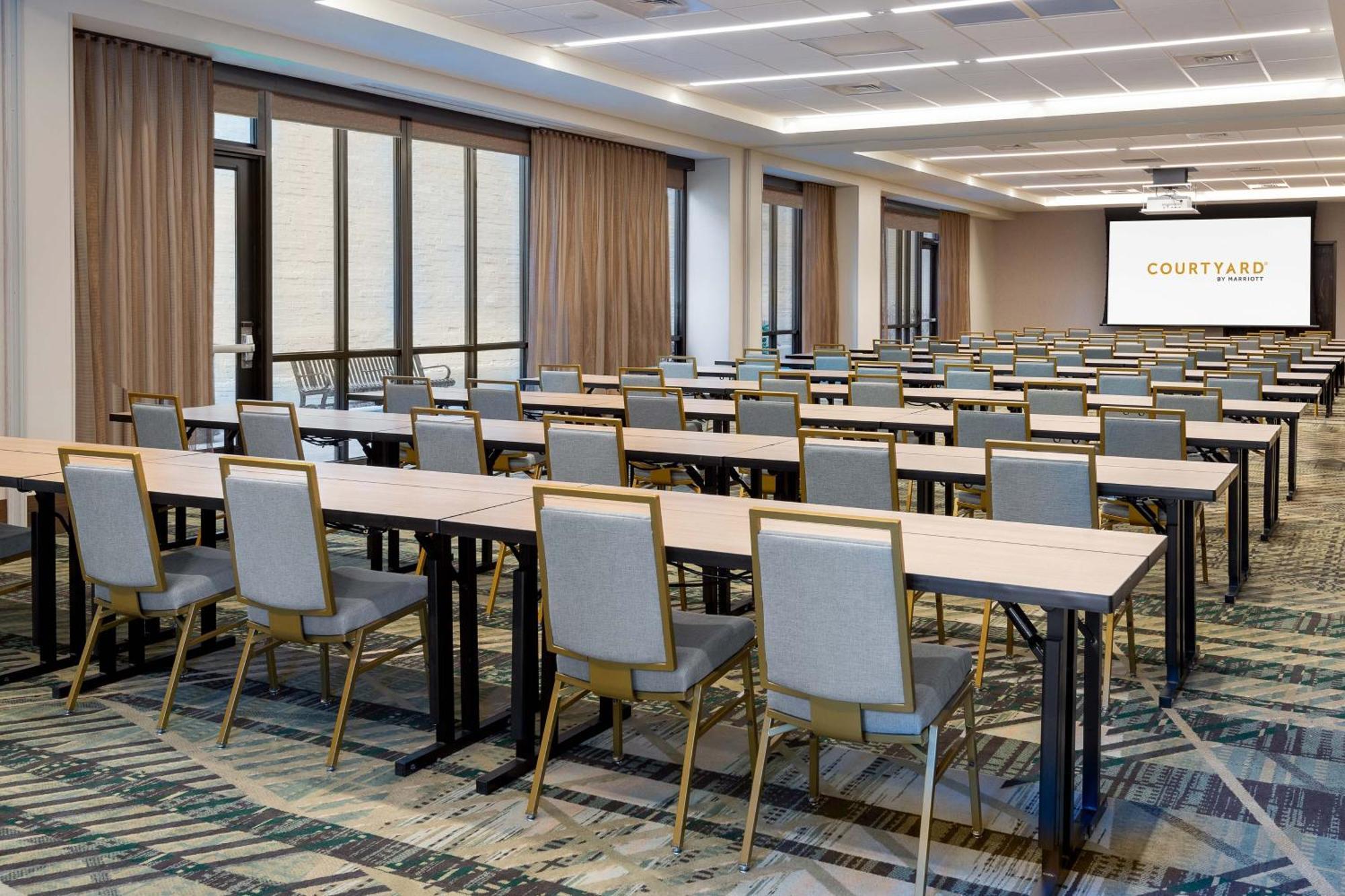 Отель Courtyard By Marriott Atlanta Midtown Экстерьер фото