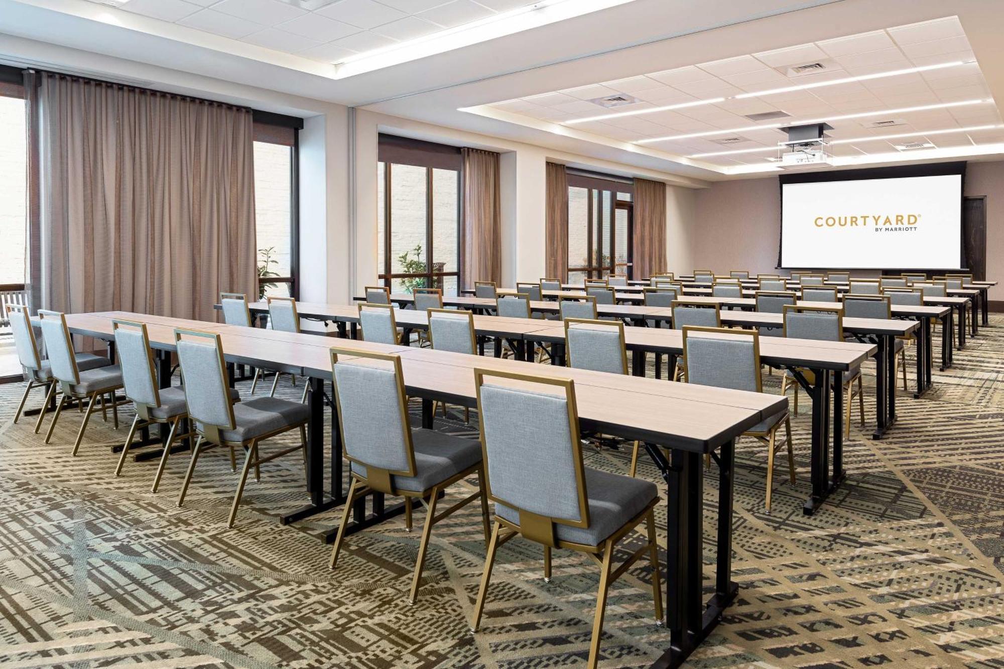 Отель Courtyard By Marriott Atlanta Midtown Экстерьер фото