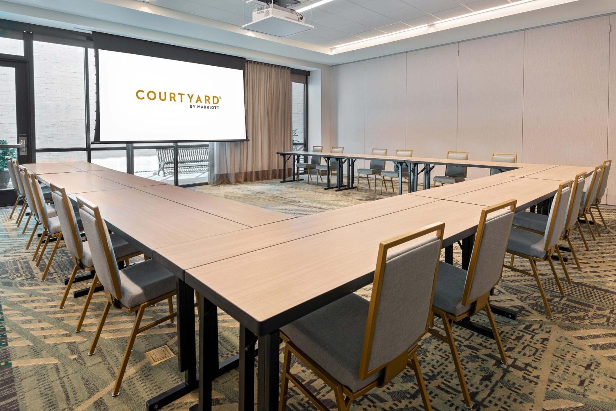 Отель Courtyard By Marriott Atlanta Midtown Экстерьер фото