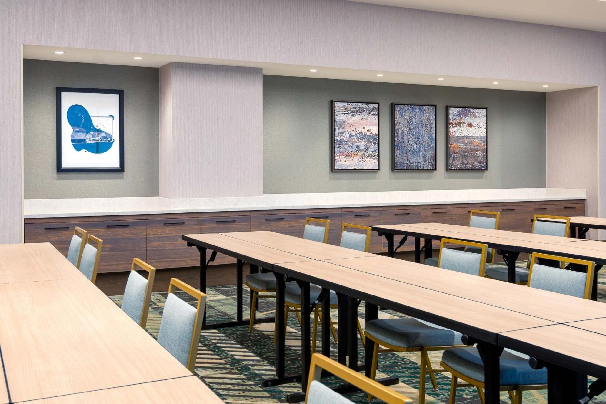 Отель Courtyard By Marriott Atlanta Midtown Экстерьер фото