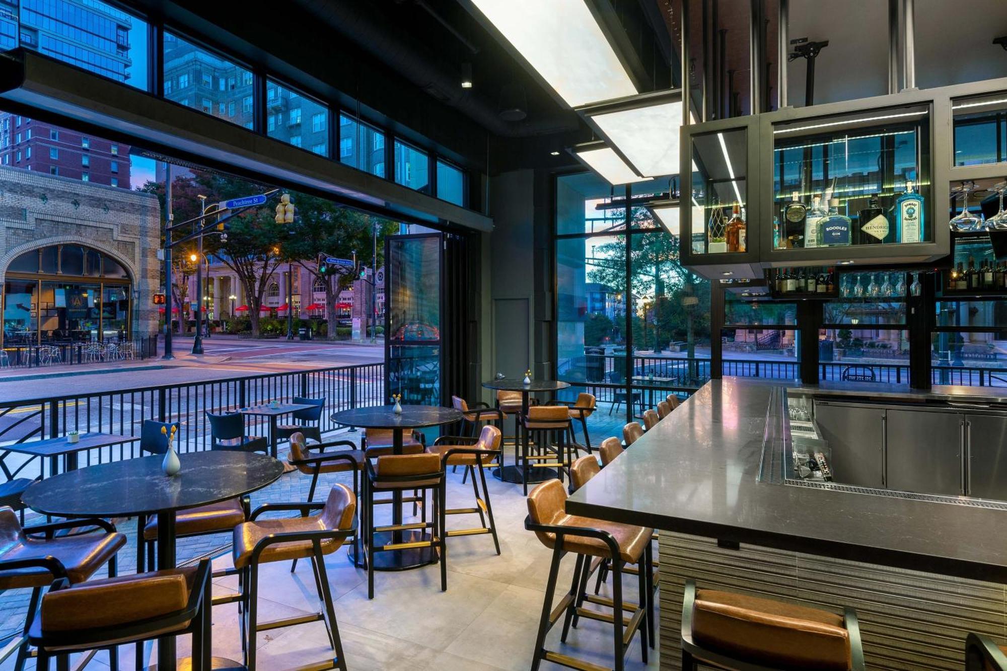 Отель Courtyard By Marriott Atlanta Midtown Экстерьер фото