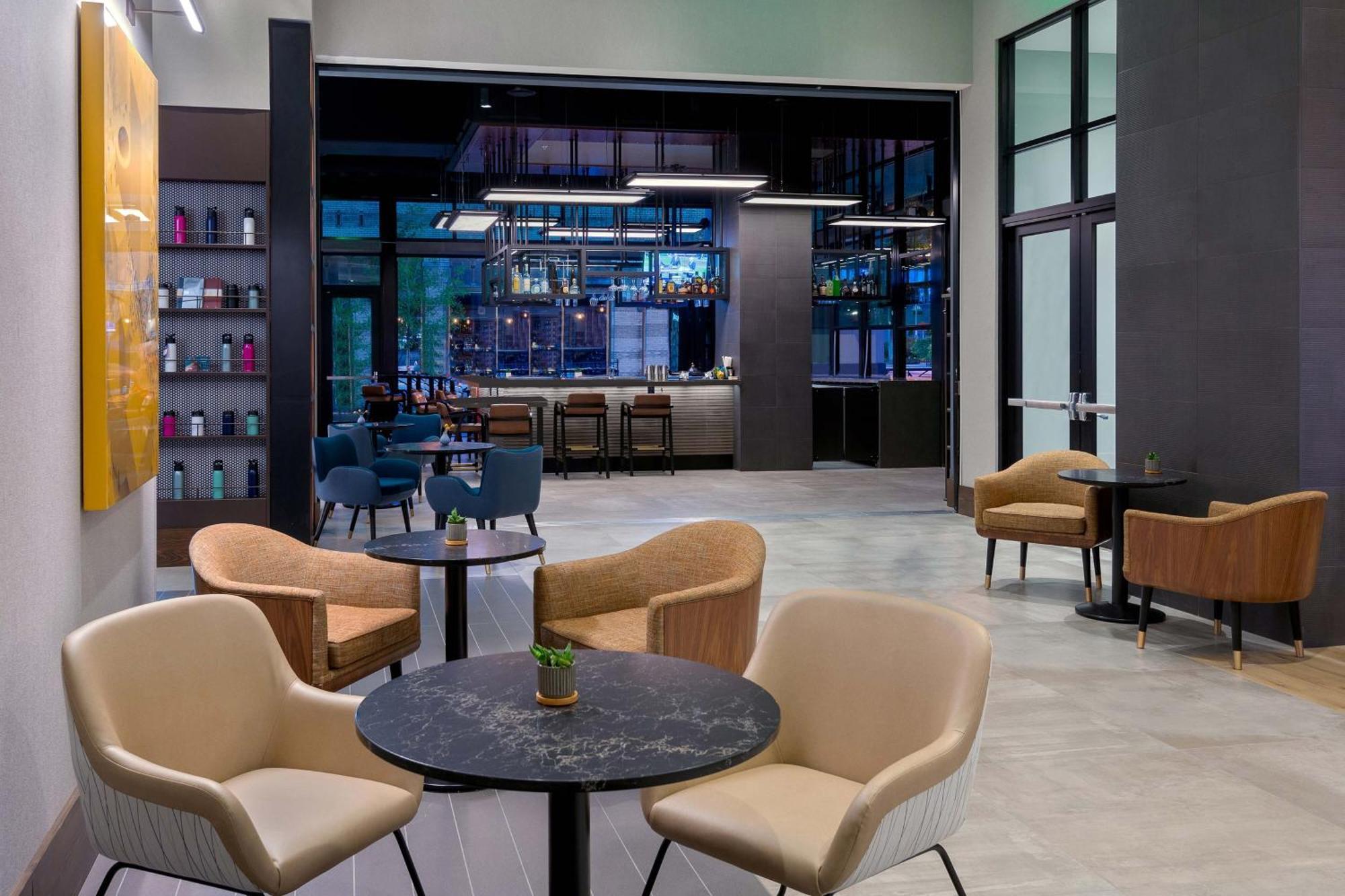 Отель Courtyard By Marriott Atlanta Midtown Экстерьер фото