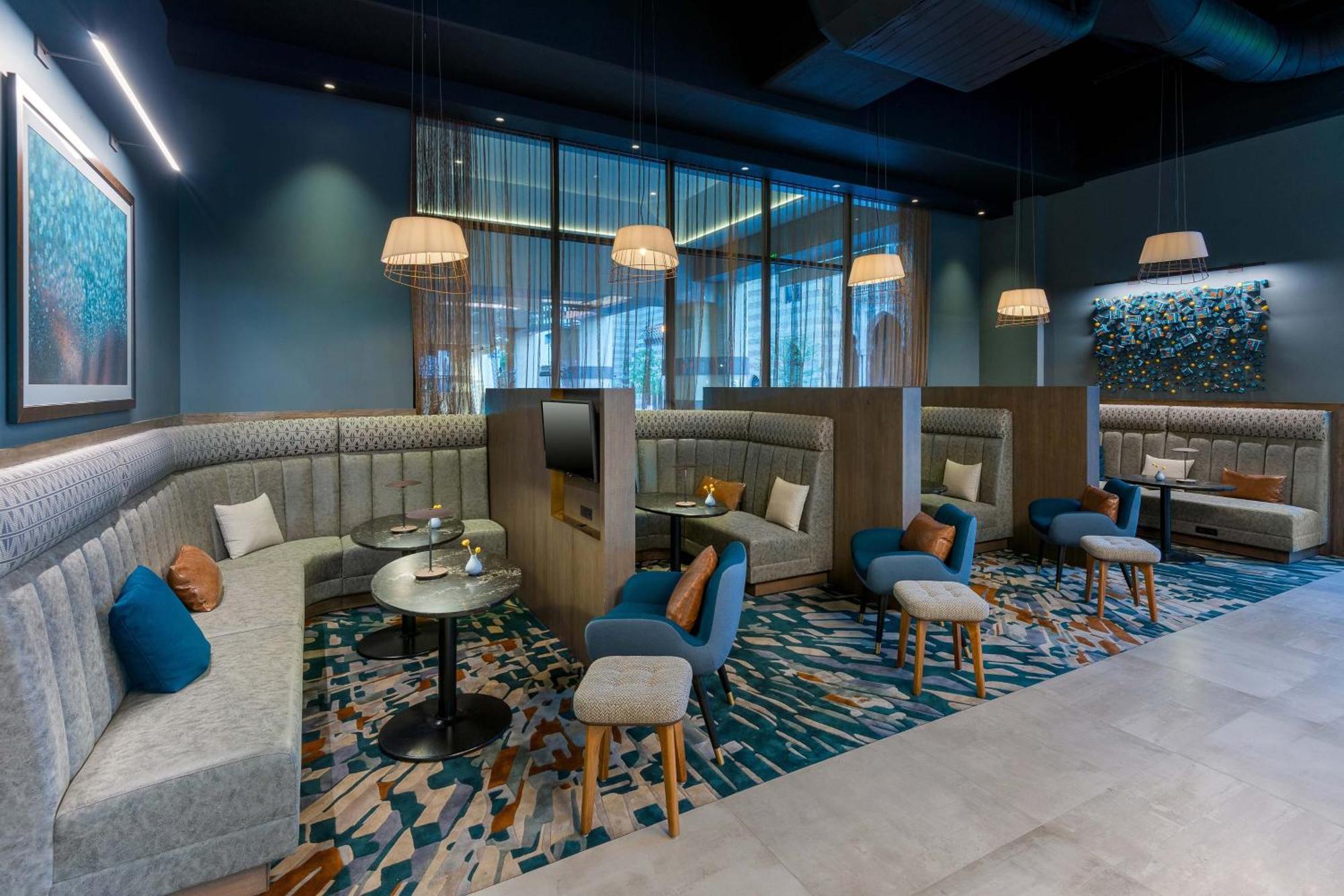 Отель Courtyard By Marriott Atlanta Midtown Экстерьер фото