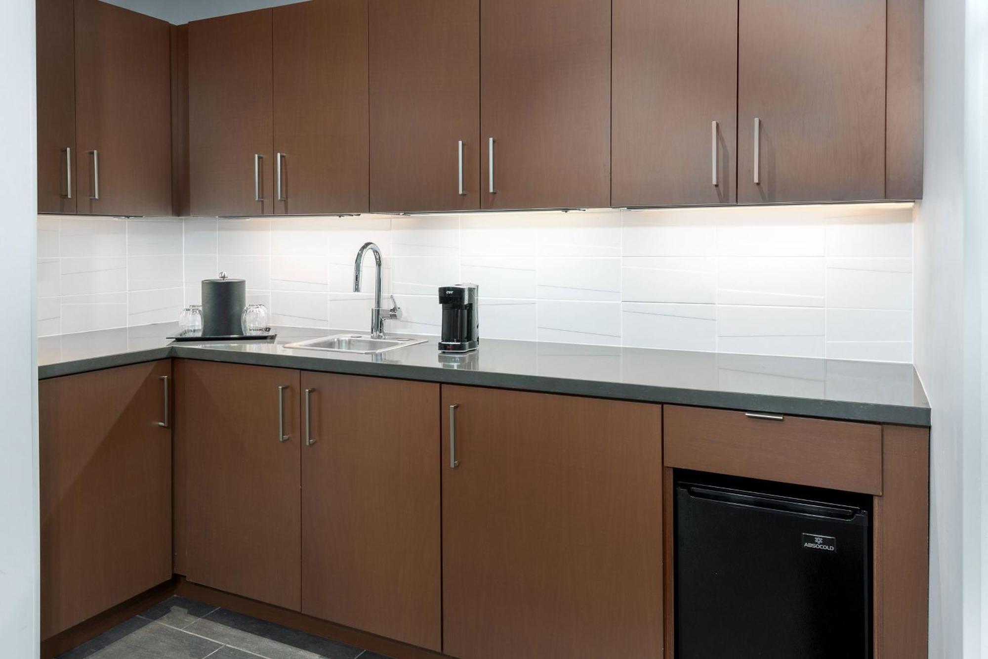 Отель Courtyard By Marriott Atlanta Midtown Экстерьер фото