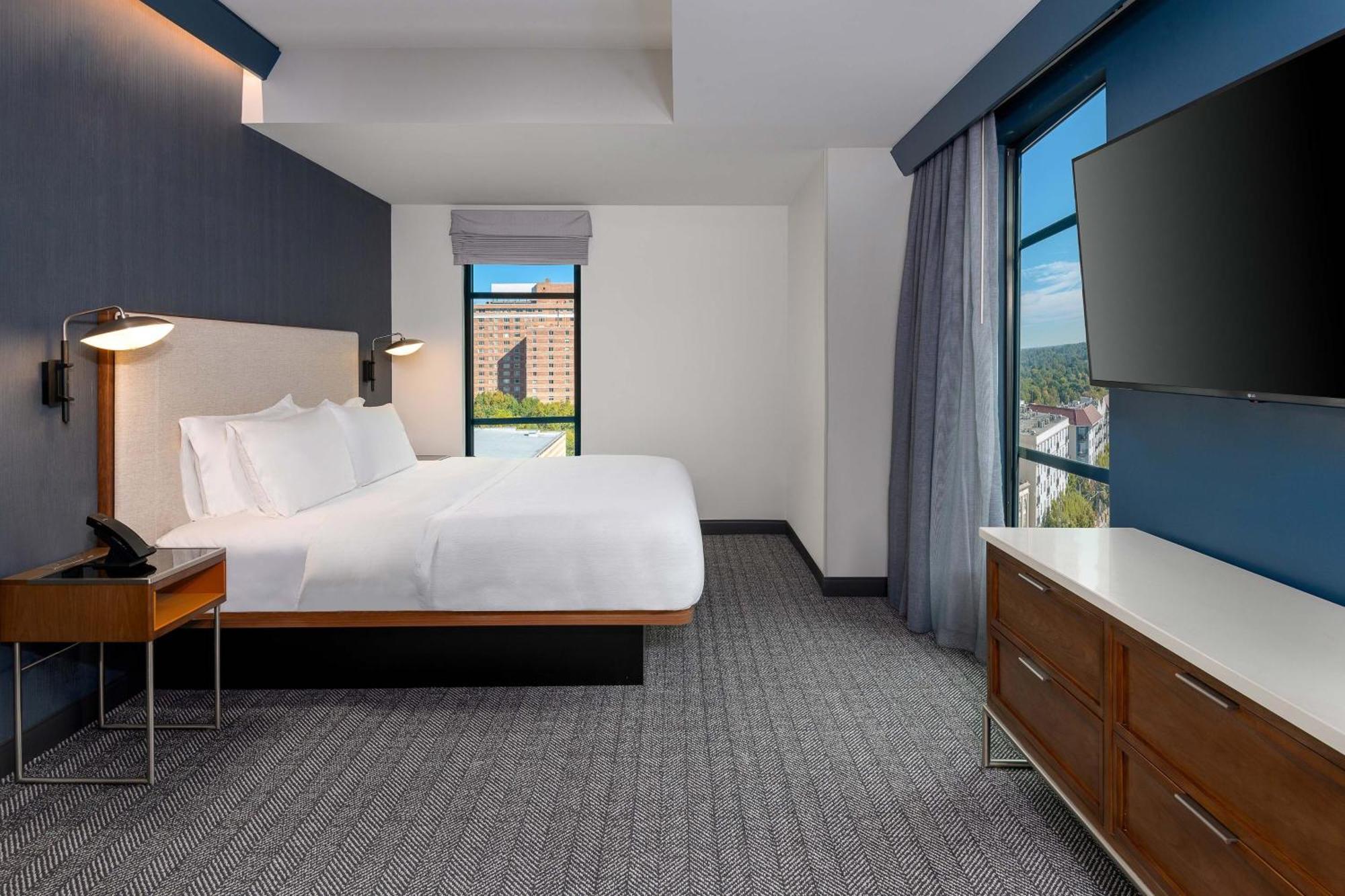 Отель Courtyard By Marriott Atlanta Midtown Экстерьер фото