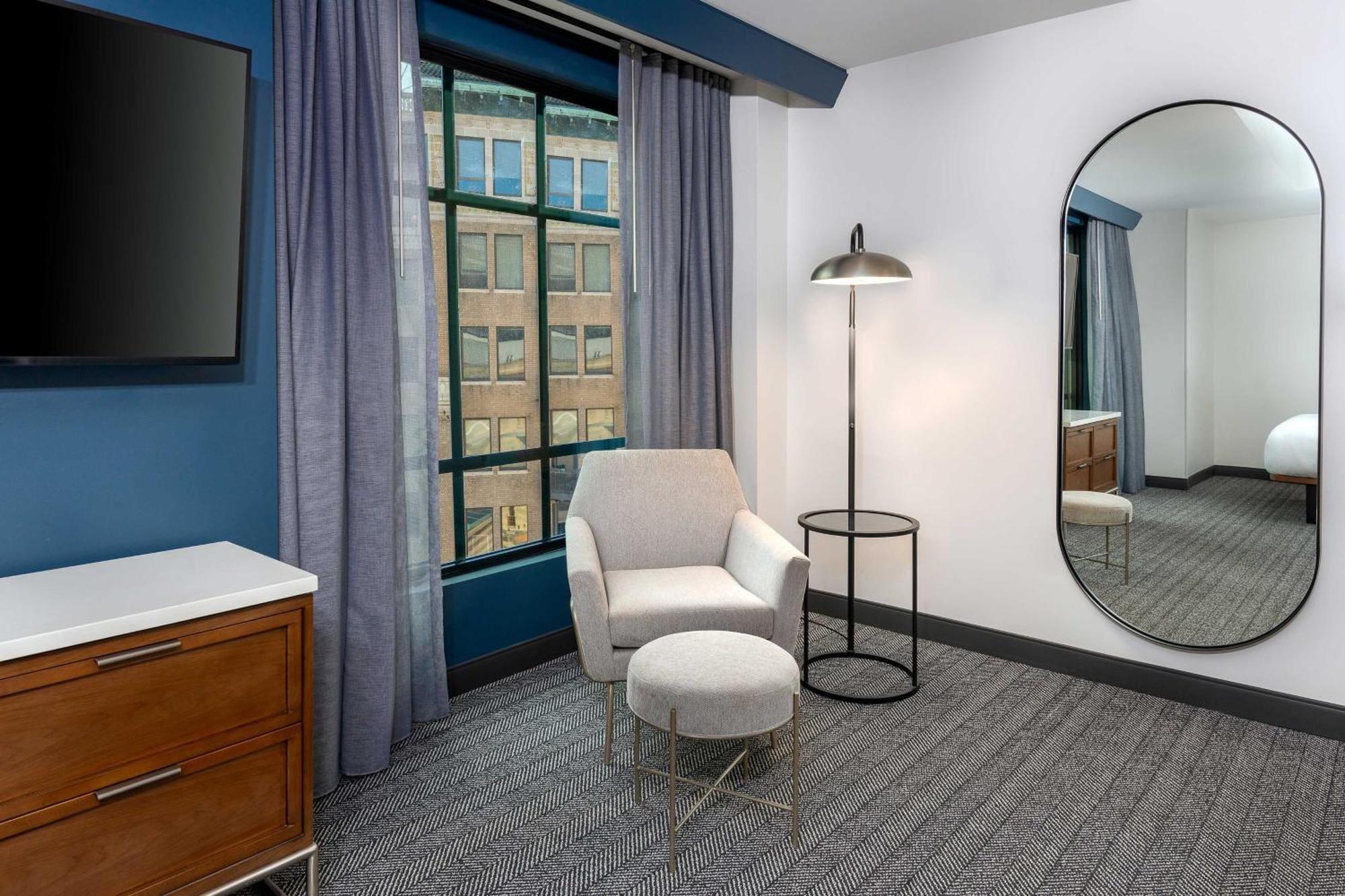 Отель Courtyard By Marriott Atlanta Midtown Экстерьер фото